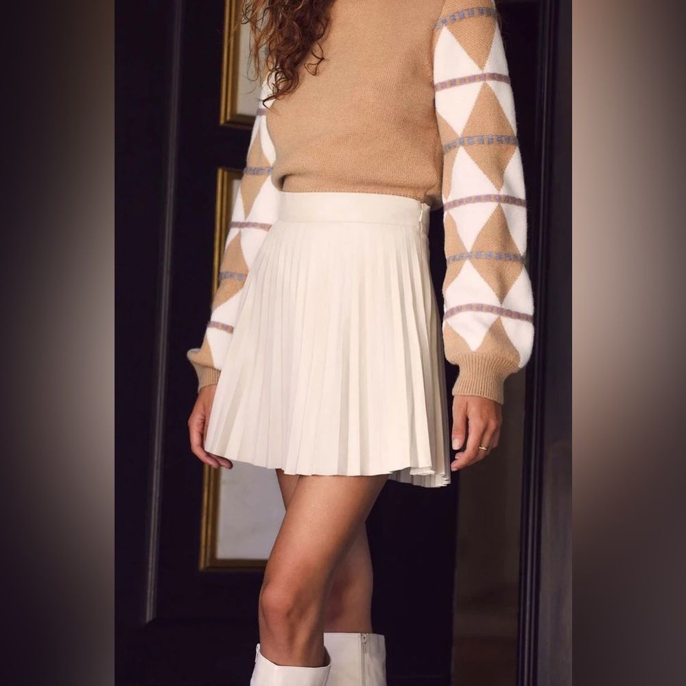 BB Dakota by Steven Madden NWT Vegan Leather Pleated Mini Skirt Size 4 Off White